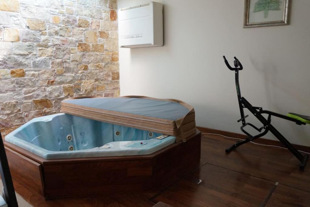 Apartment With A Garden, Bbq, Swimming Pool And Jacuzzi Dhráfi 외부 사진
