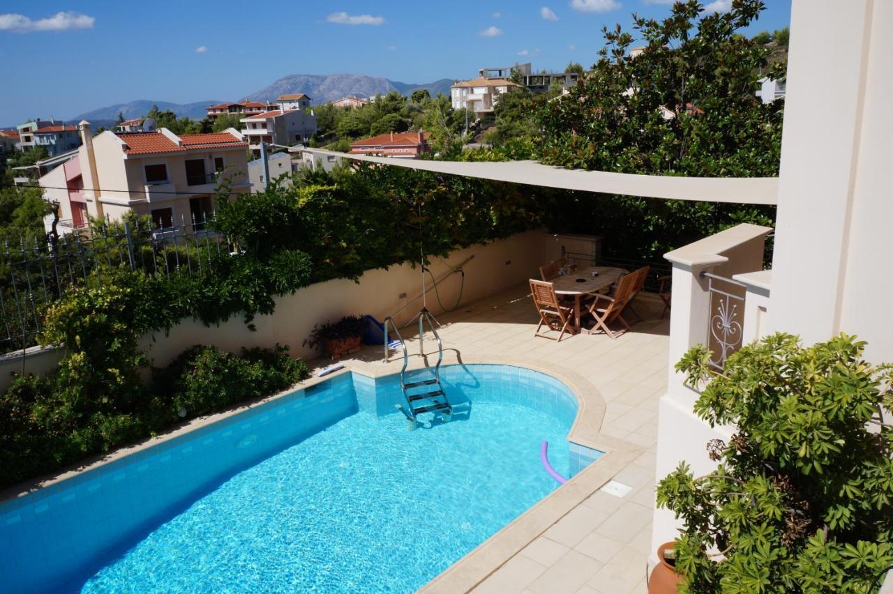 Apartment With A Garden, Bbq, Swimming Pool And Jacuzzi Dhráfi 외부 사진