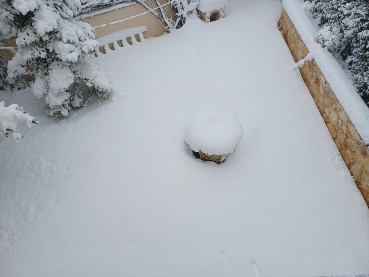 Apartment With A Garden, Bbq, Swimming Pool And Jacuzzi Dhráfi 외부 사진